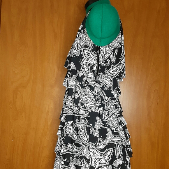 Black and White Paisley Patterned Ruffle Dress - Picture 7 of 7